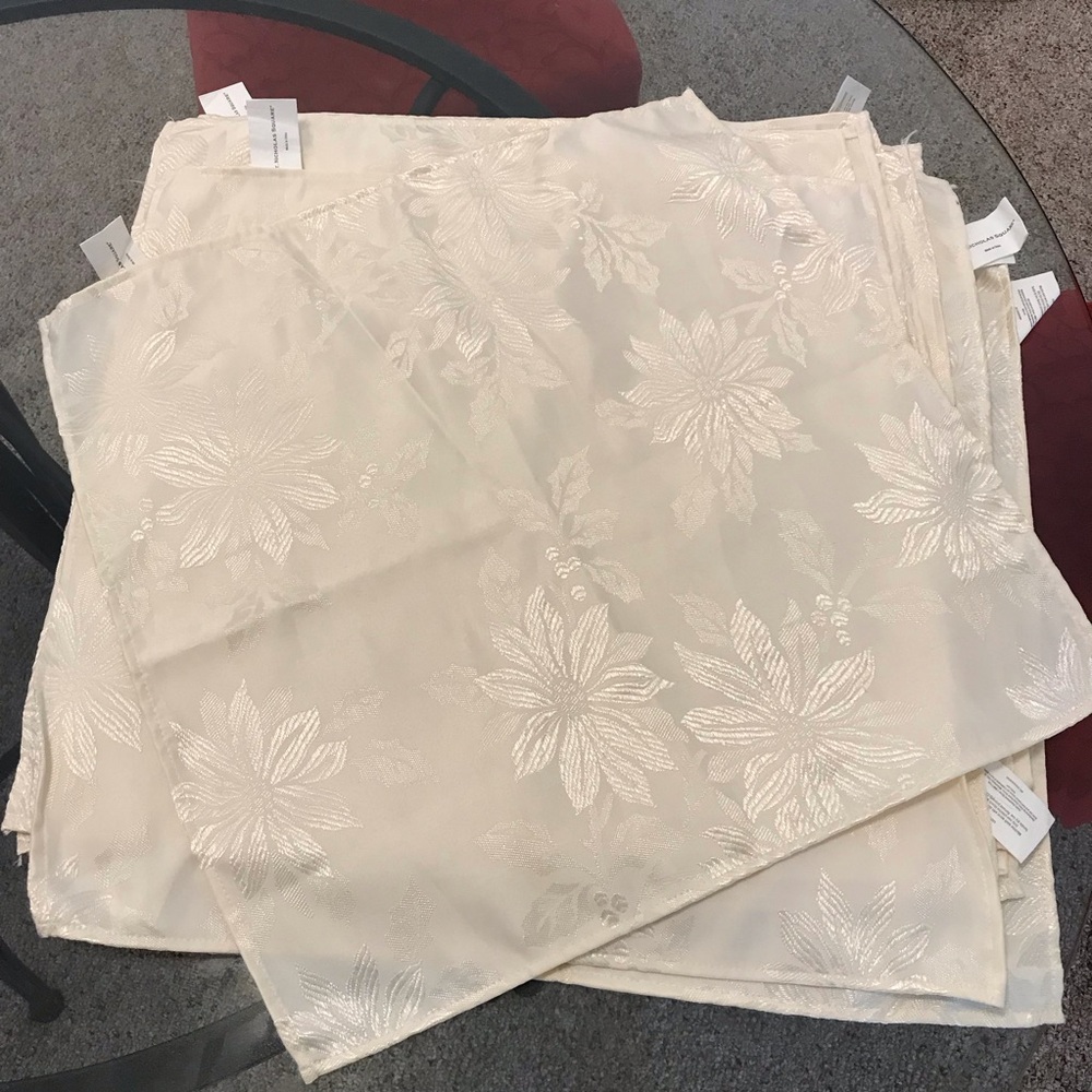 St. Nicholas Square Set 13 Cloth Napkins Poinsettia 18.5” Ivory Polyester EUC